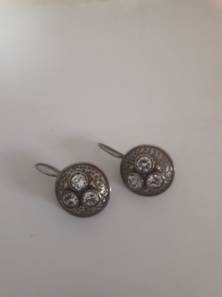 Par de brincos em prata e ouro