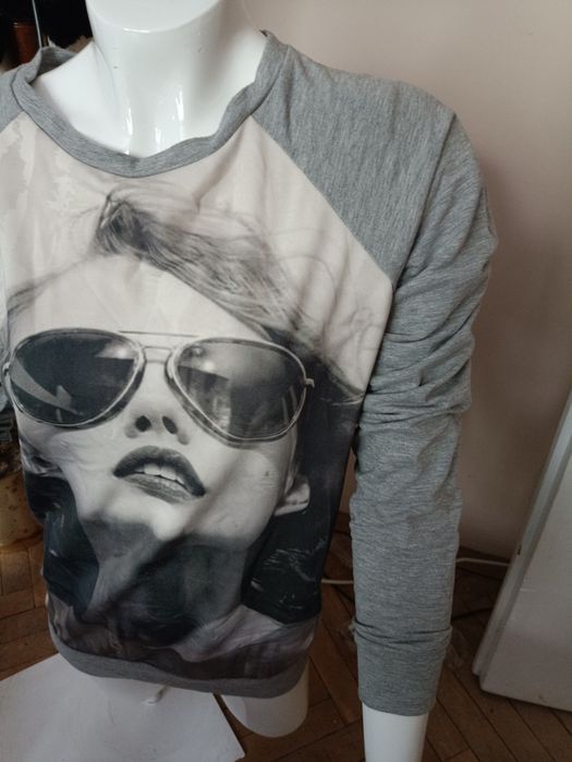 Szara bluza z grafiką matki Top secret