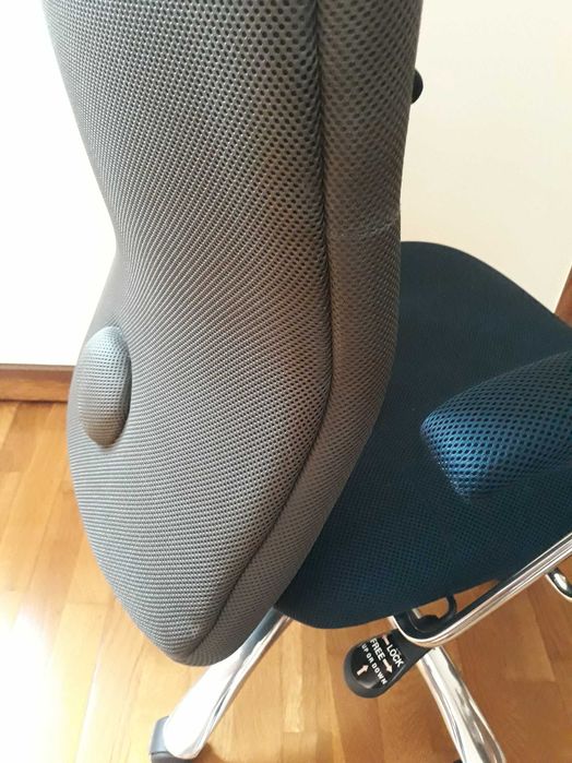Cadeira de escritório ergonómica (quase nova)