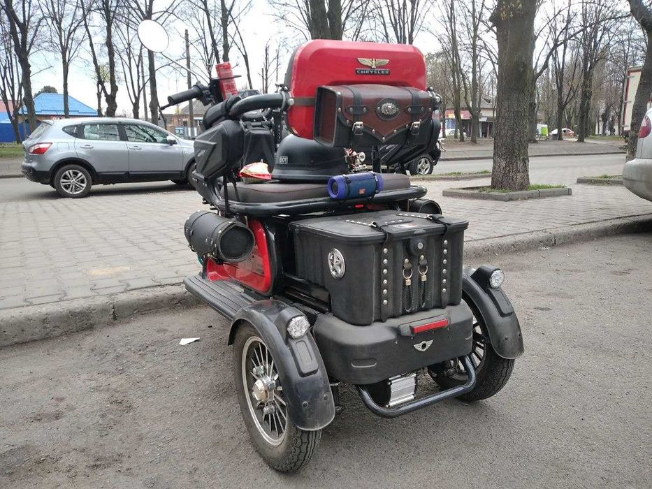 Продам електроскутер трьохколісній.