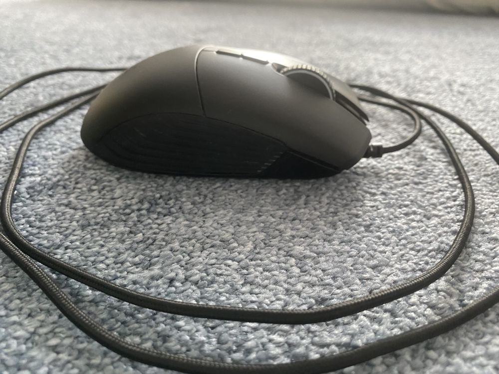 Uszkodzona myszka Razer Basilisk