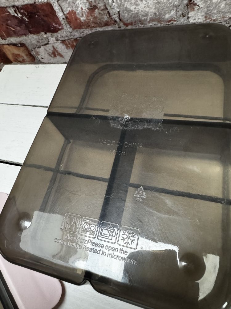 Pojemnik lunchbox 1.5l z zestawem sztućców