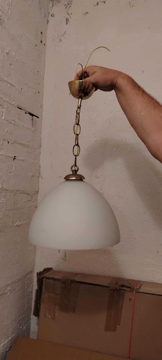 Lampa sufitowa z białego matowego szkła