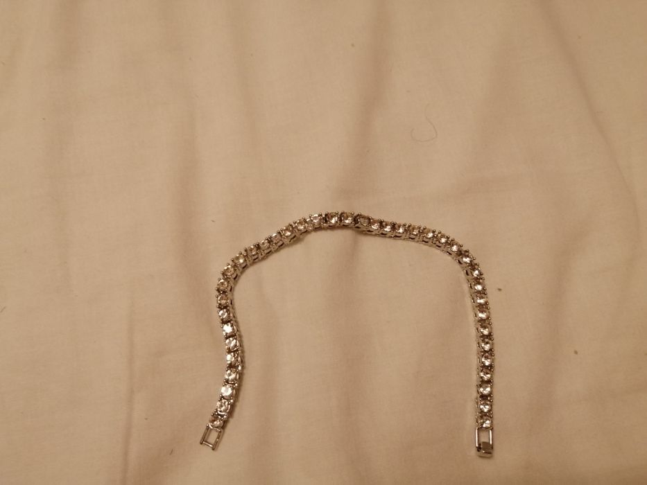 Pulseira cravada a zirconias nova