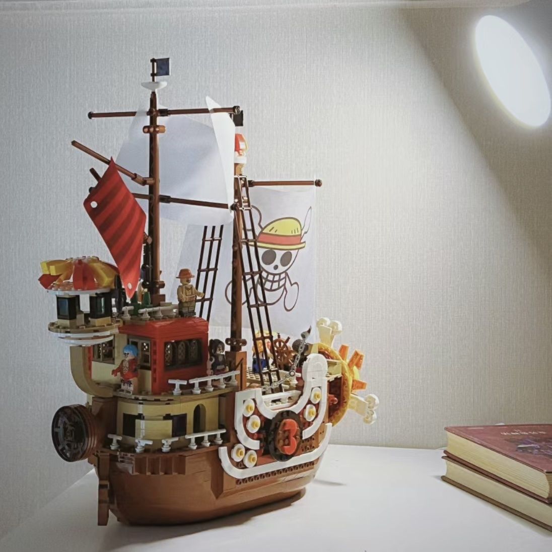 Presente barco one peace 1484 peças +9 figuras