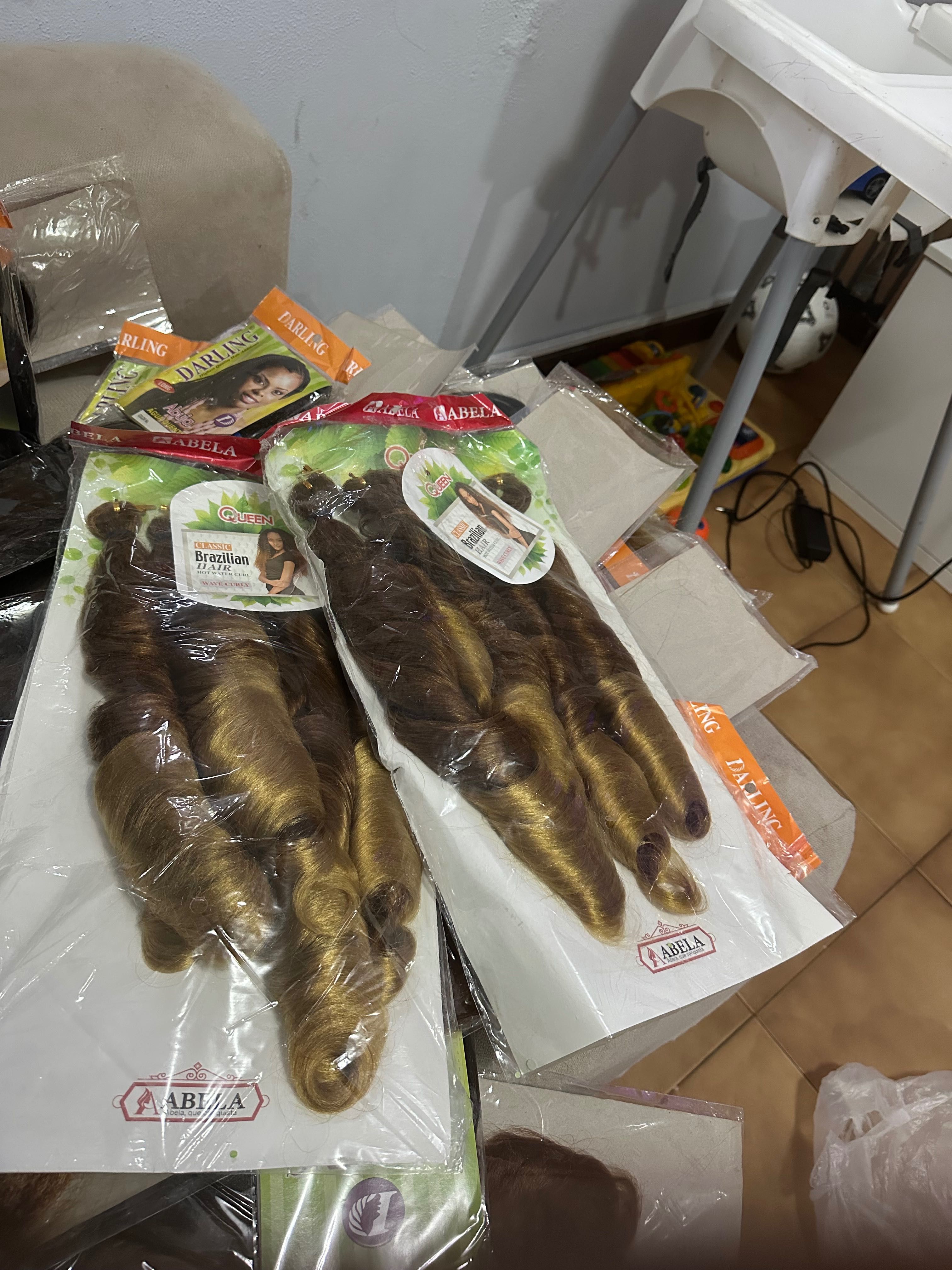Postiços de Angola