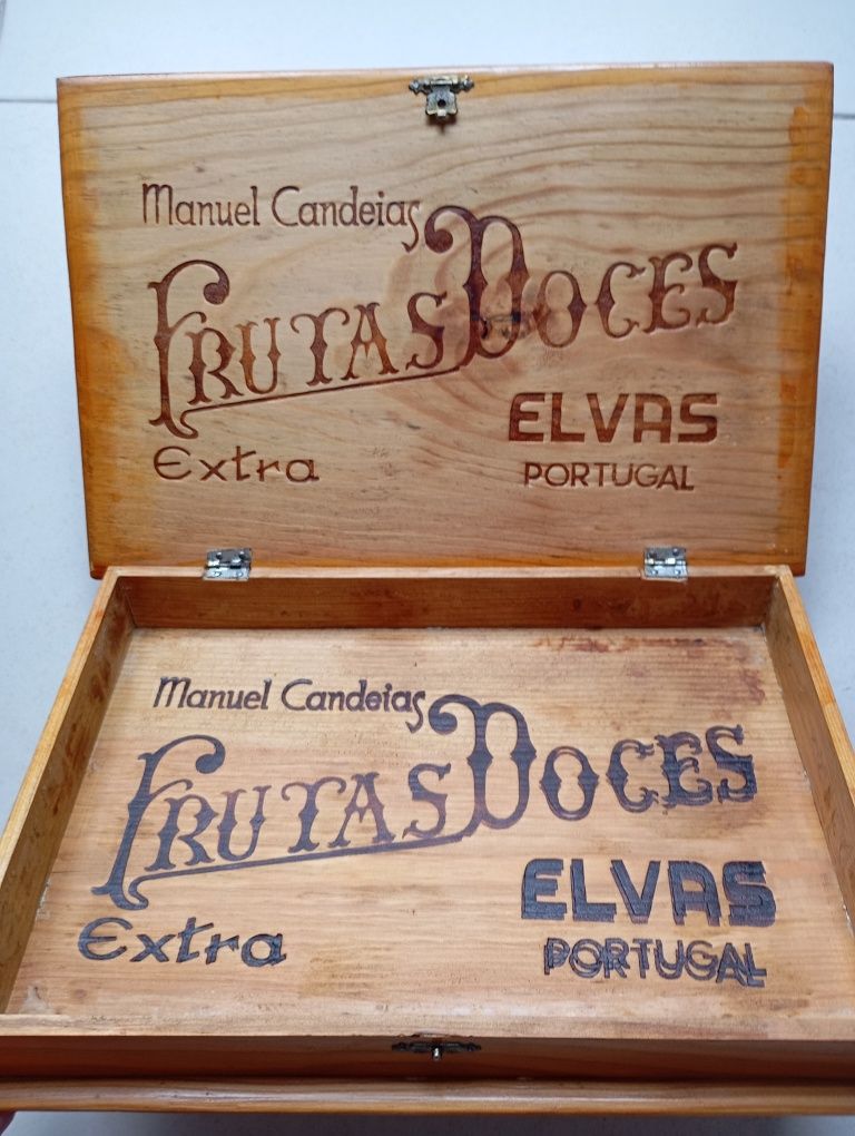 Caixa antiga Frutas Doces de Manuel Candeias

30x20x5cm
