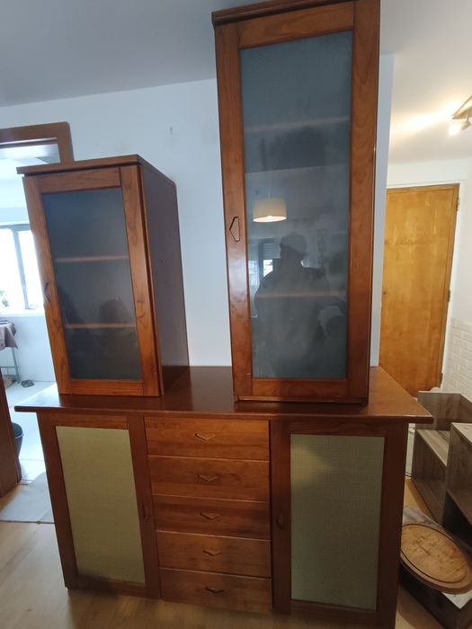 Móvel aparador em madeira