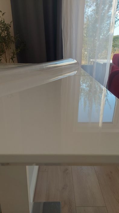Stół biały połysk rozkladany 160x90 plus 6 krzeseł Okazja krzeseł