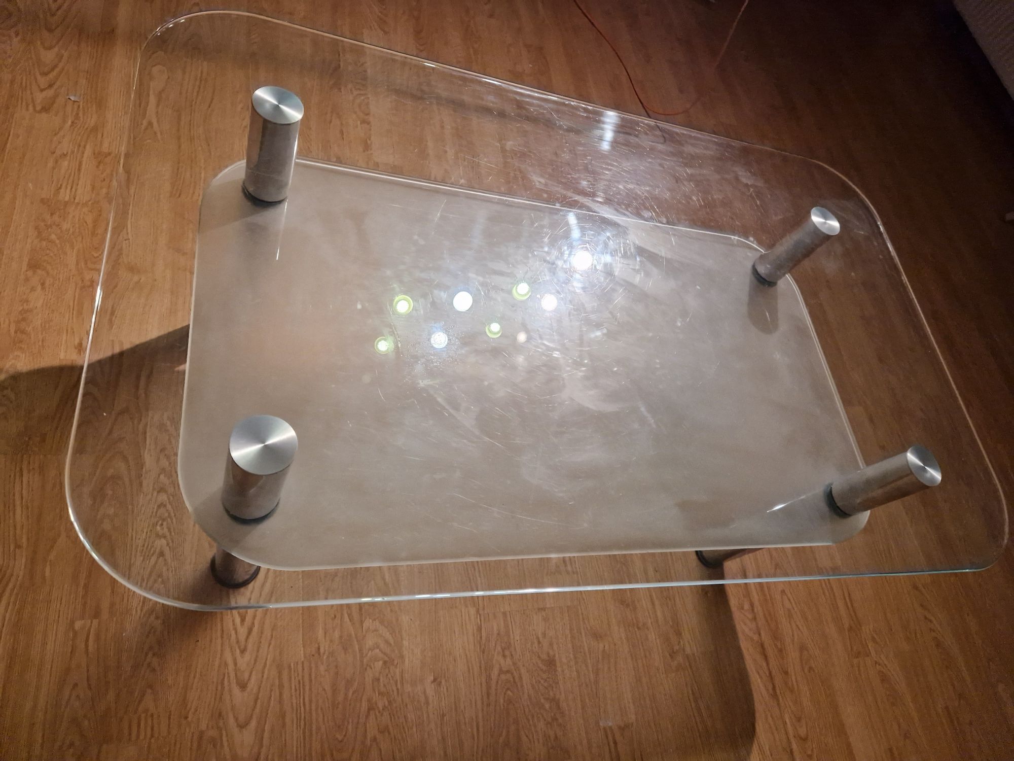 Szklany stolik kawowy z hartowanego szkła srebrny