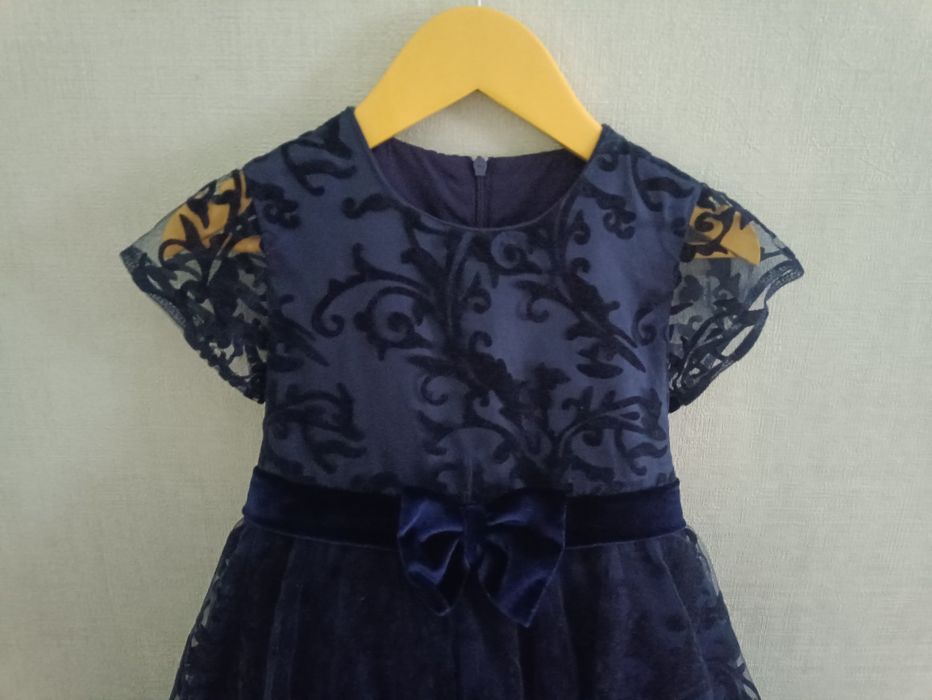 Святкова сукня для дівчинки на зріст 128 см