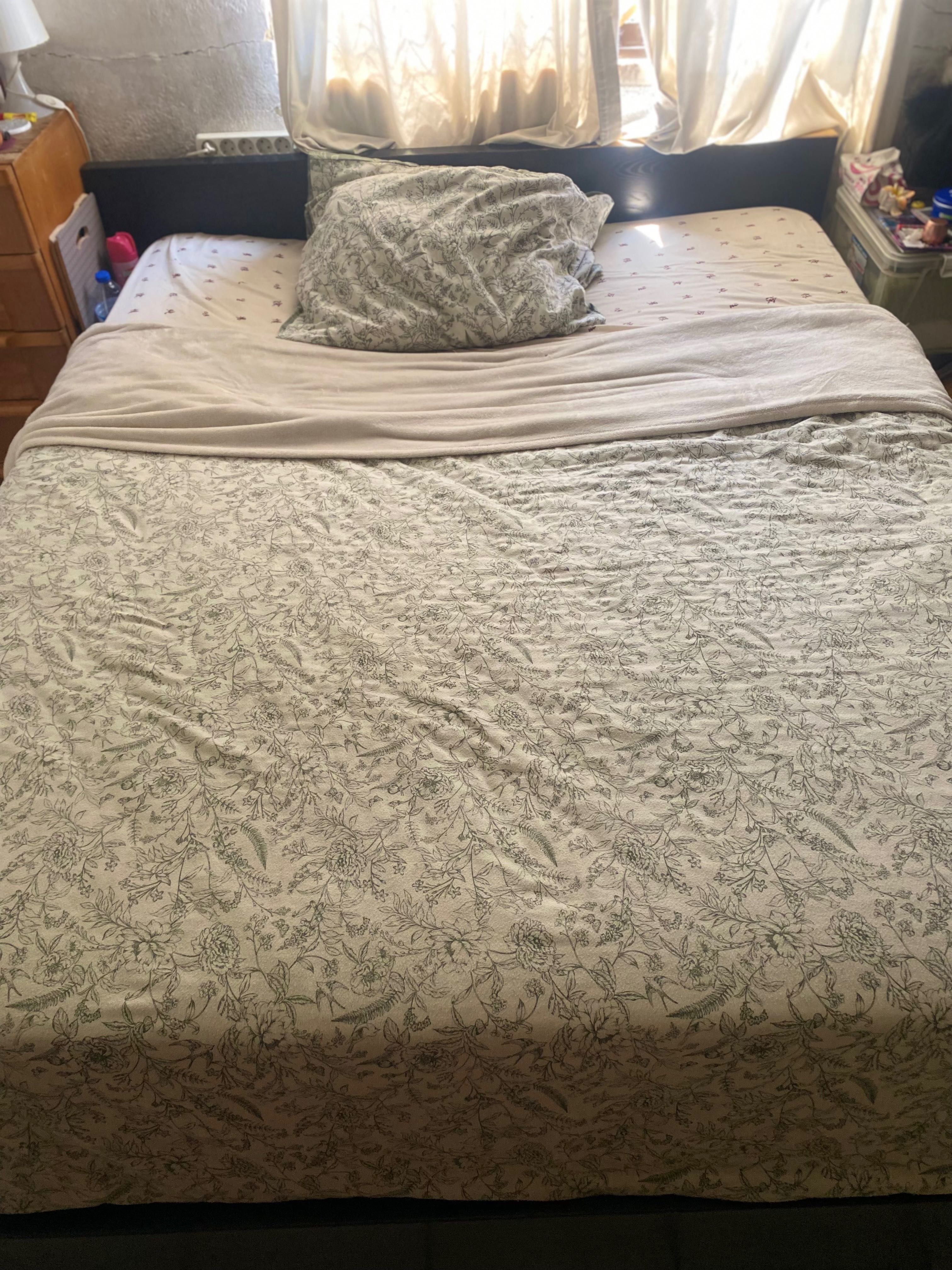 Cama de Casal com 2 COLCHÕES