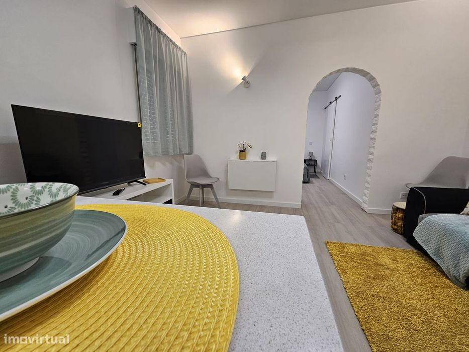 Apartamento T1, mobilado no centro de Carcavelos