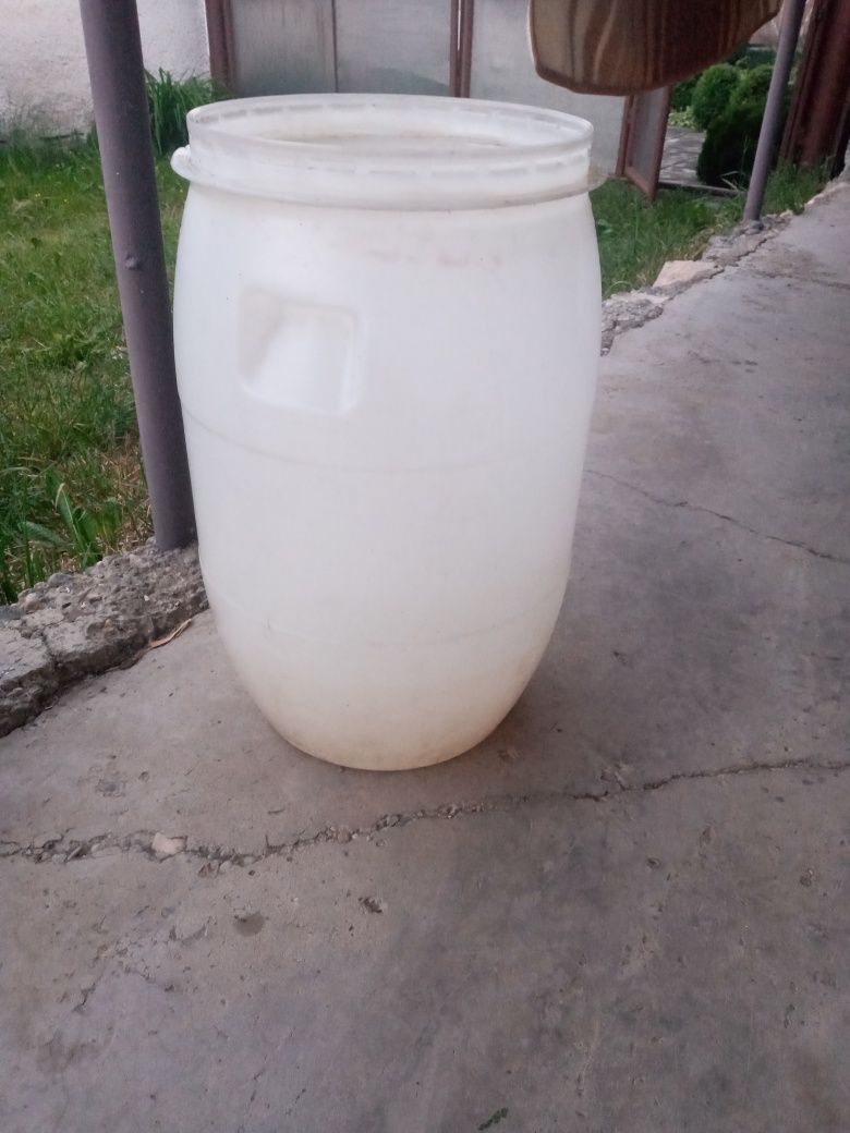 Бочка пласмасова 100л