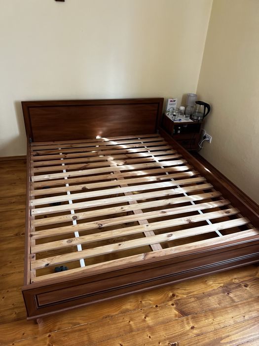 Ліжко двоспальне з матрасом