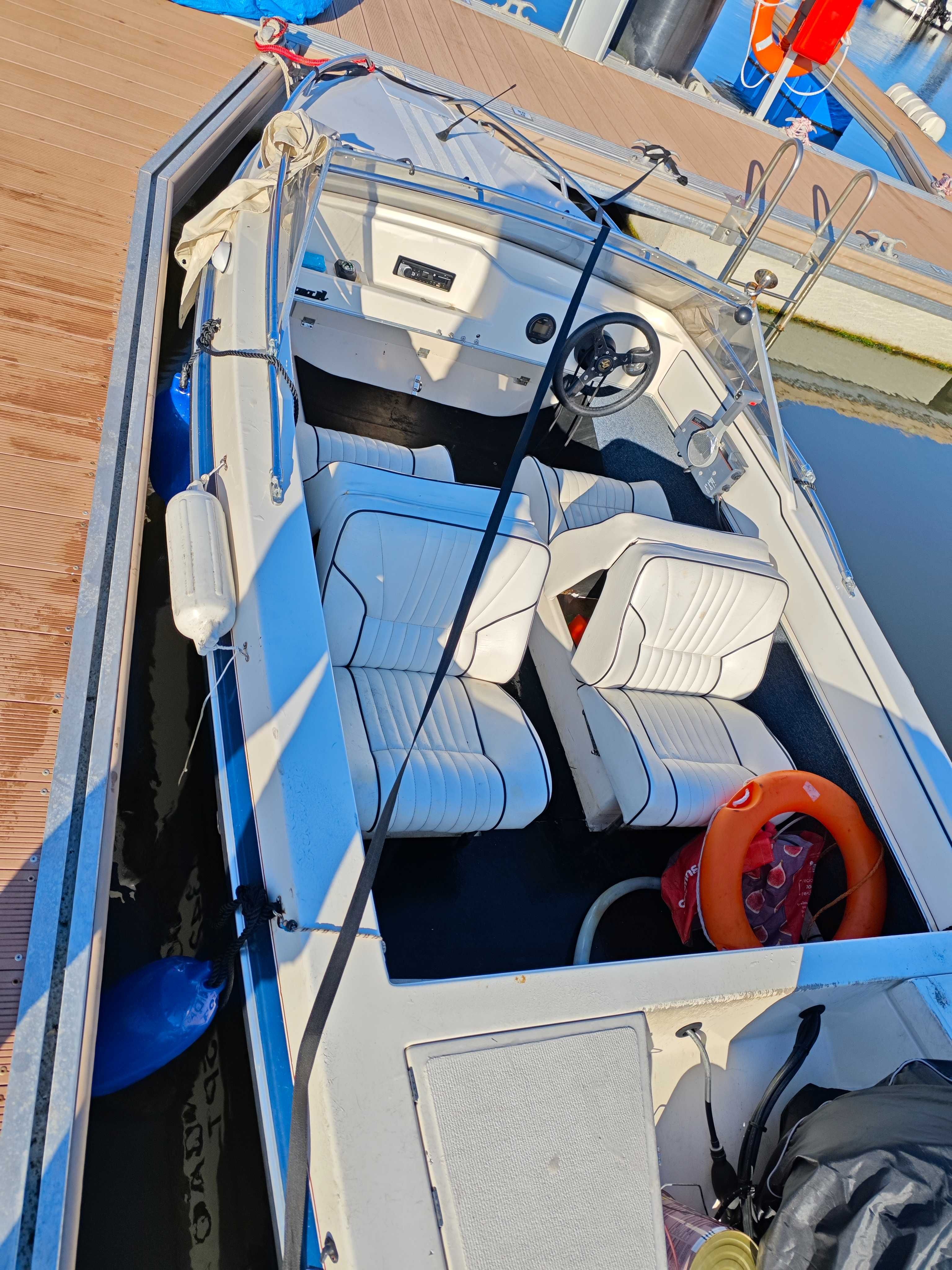 Barco de recreio de 6 lugares