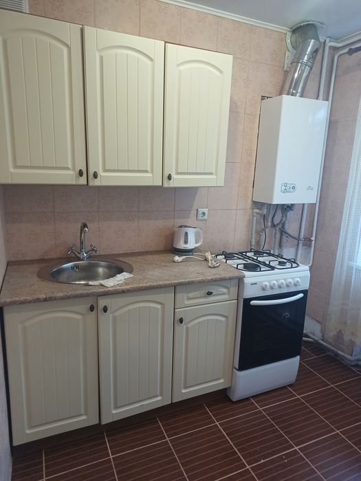 Сдам 1кв .АО газ. пр- кт Аношкина 7500 грн.