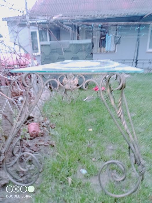 Стіл кований з гартованим склом 10 мм вуличний вуличний.