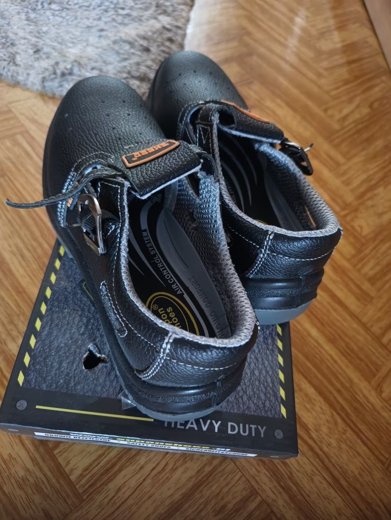 Nowe buty robocze S1 rozmiar 40