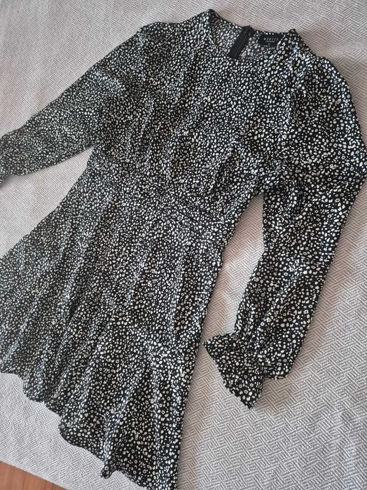 Krótka sukienka w drobne kwiatki Mohito