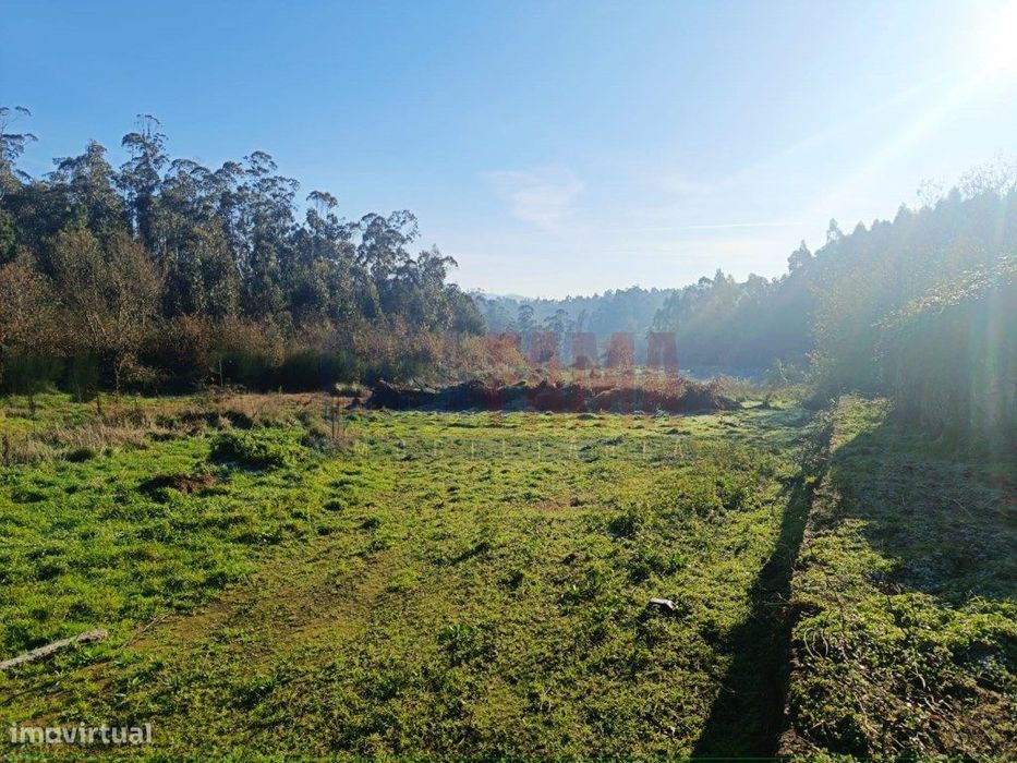 Terreno com moradia para recuperar em Touguinhó - Vila do Conde
