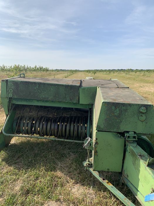 Пресс-подборщик тюковий