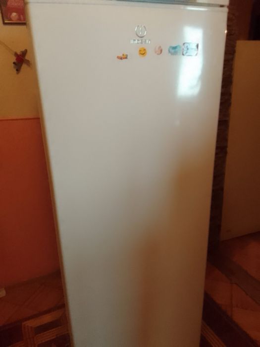 Морозильная камера Indesit б/у в идеальном состоянии, самовывоз