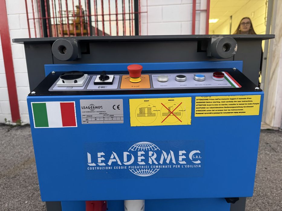 Maquina de Cortar e dobrar ferro (nova)