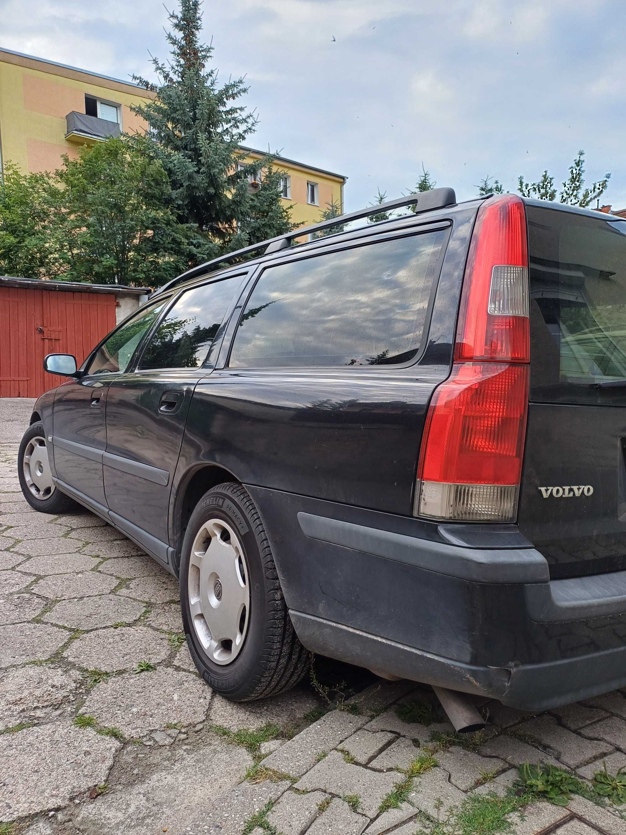 Volvo v 70. Rocznik 2004