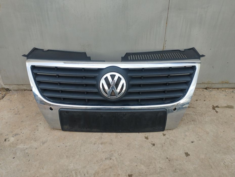 Решетка радиатора Passat B 6