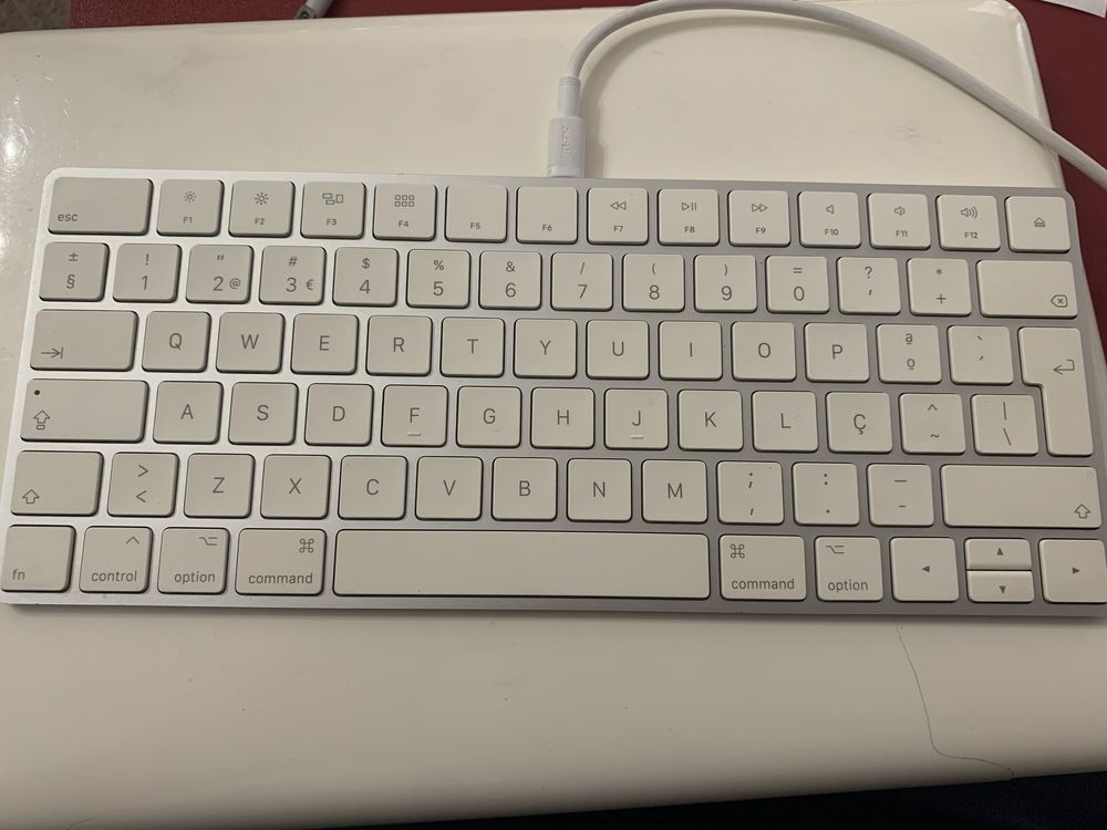 Teclado apple magic keyboard PT