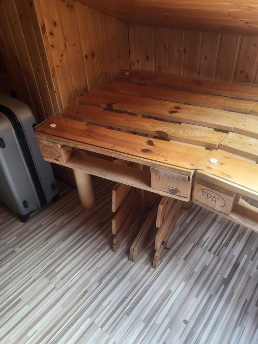 Stół do biura z palet duży blat szklany hartowany