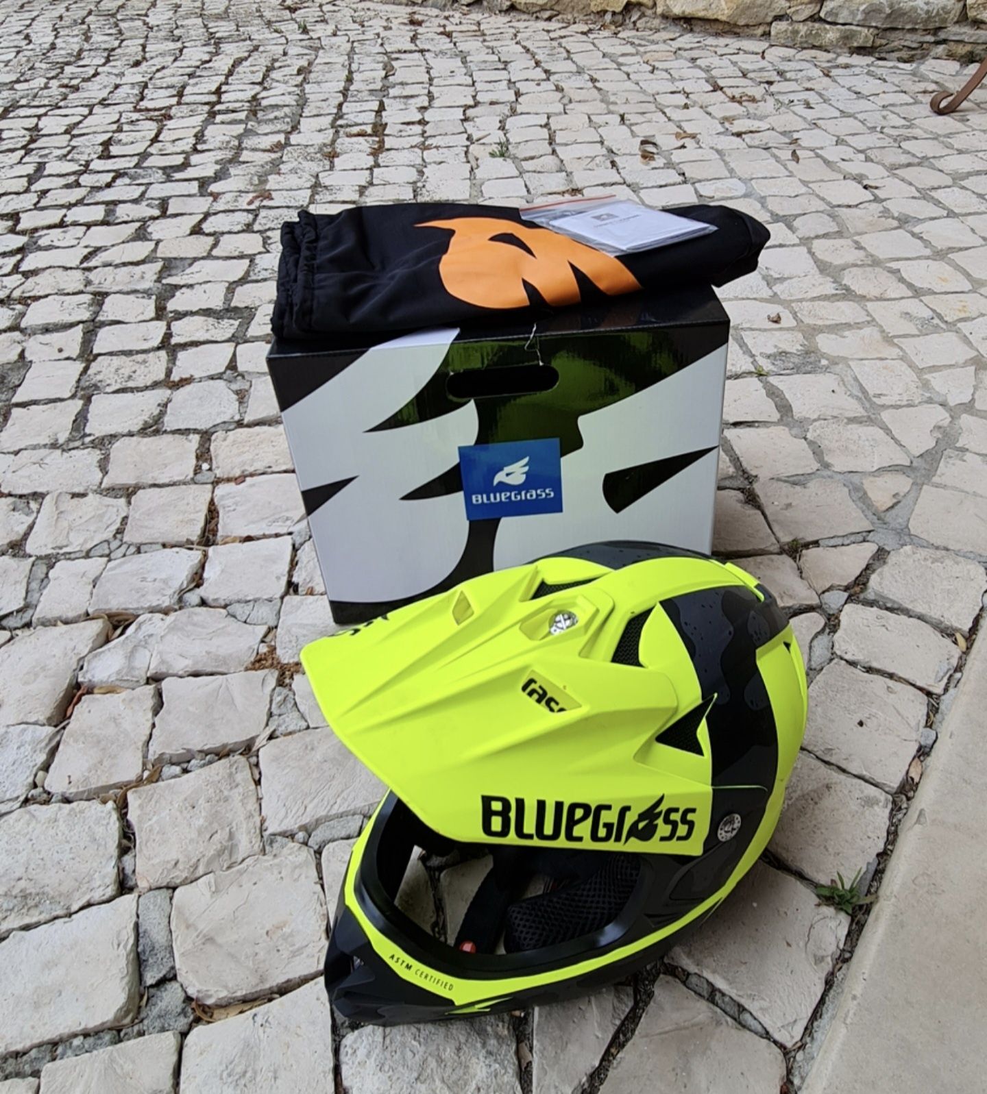 Capacete e calcoes  Bluegrass para bike BTT  , bicicleta