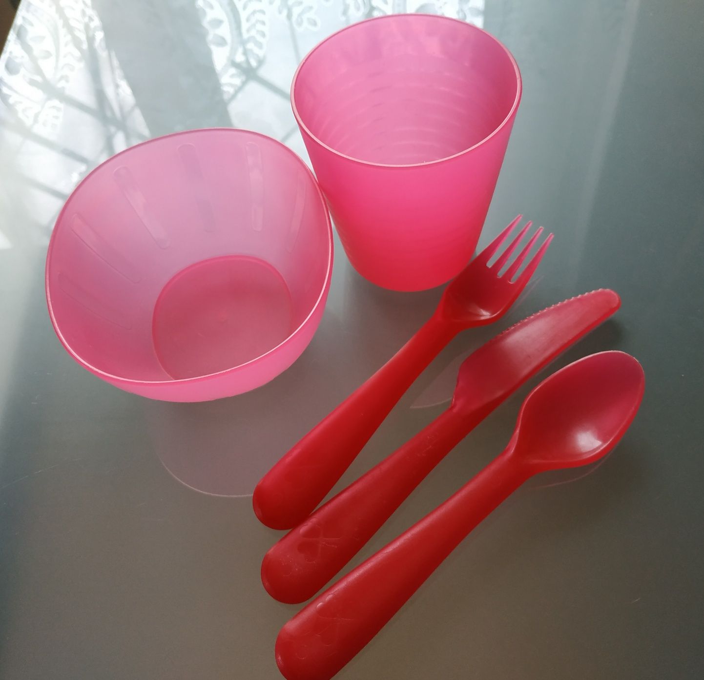 Комплект дитячого пластикового посуду,  фірмовий