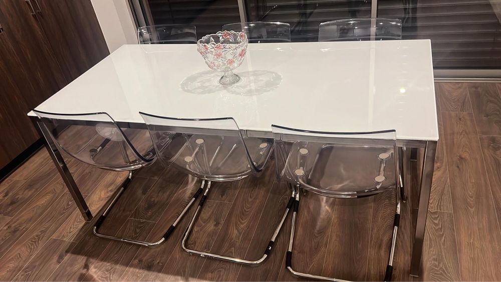 Mesa de vidro com 6 cadeiras IKEA