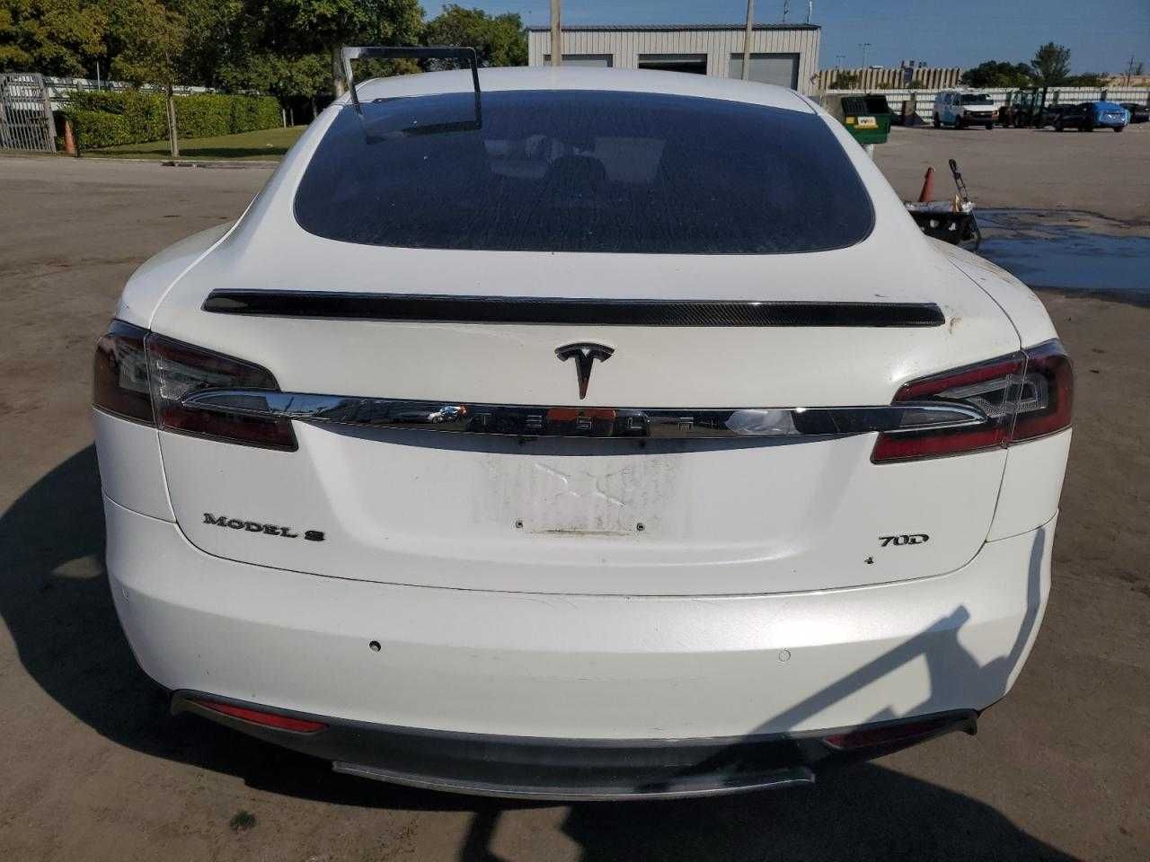 Tesla Model S 2015