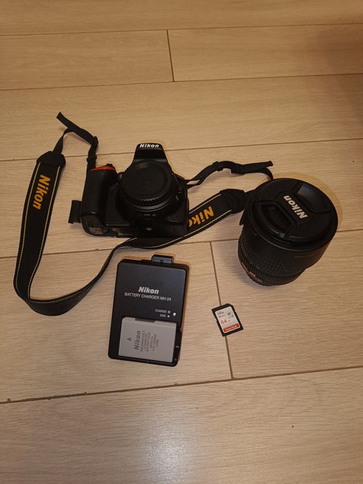 Nikon D5600 z obiektywem 18-105