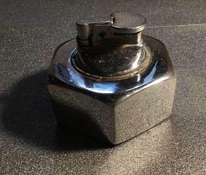 Isqueiro de mesa vintage