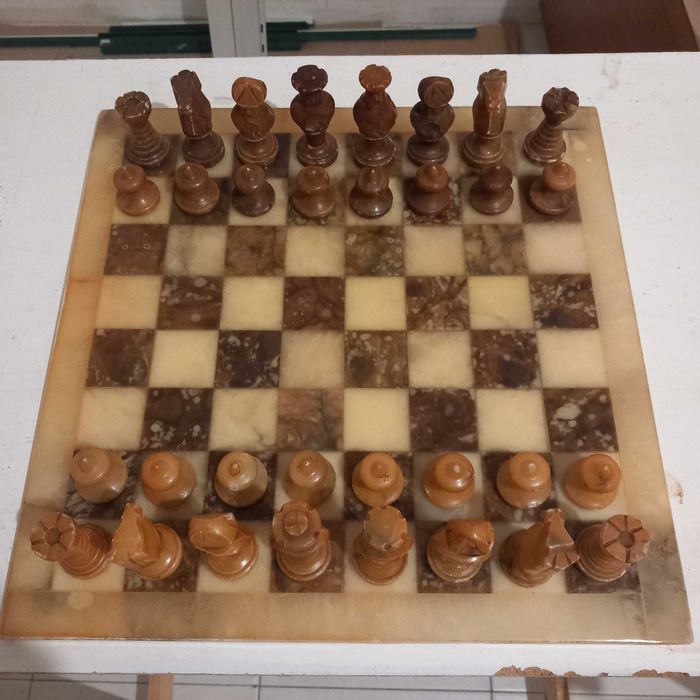 Tabuleiro de xadrez em alabastro