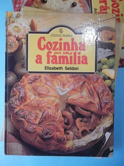 Coleção COZINHA PRÁTICA - 4 volumes , centenas de receitas