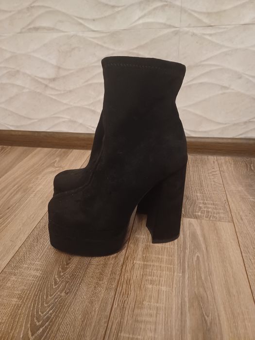 Ботильйони чорні на високому каблуку 40 розмір