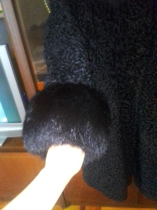 Продам каракулеву шубу
