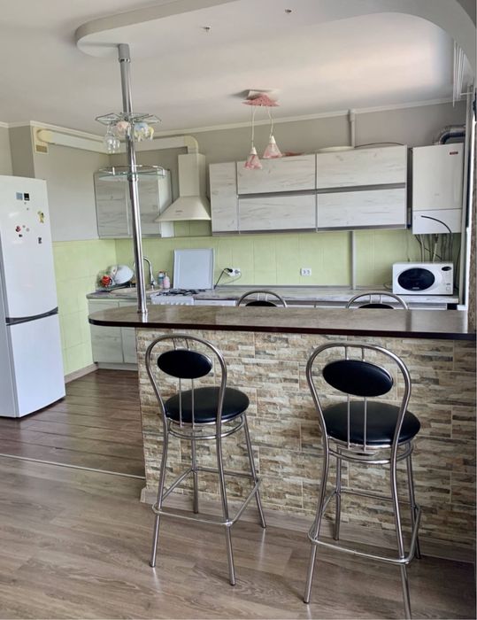 Здається 3 кім квартира р-н Жадова