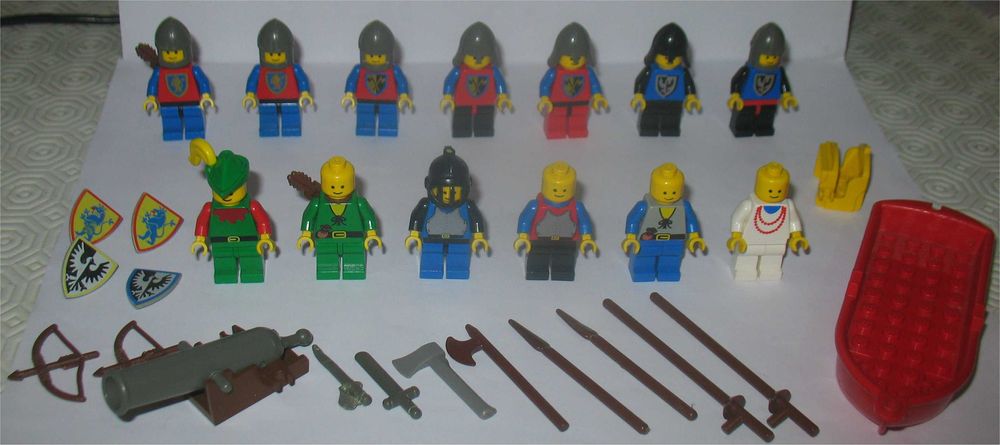 Conjunto Lego Vintage- 13 Minifiguras e vários Acessórios (Anos 80/90)