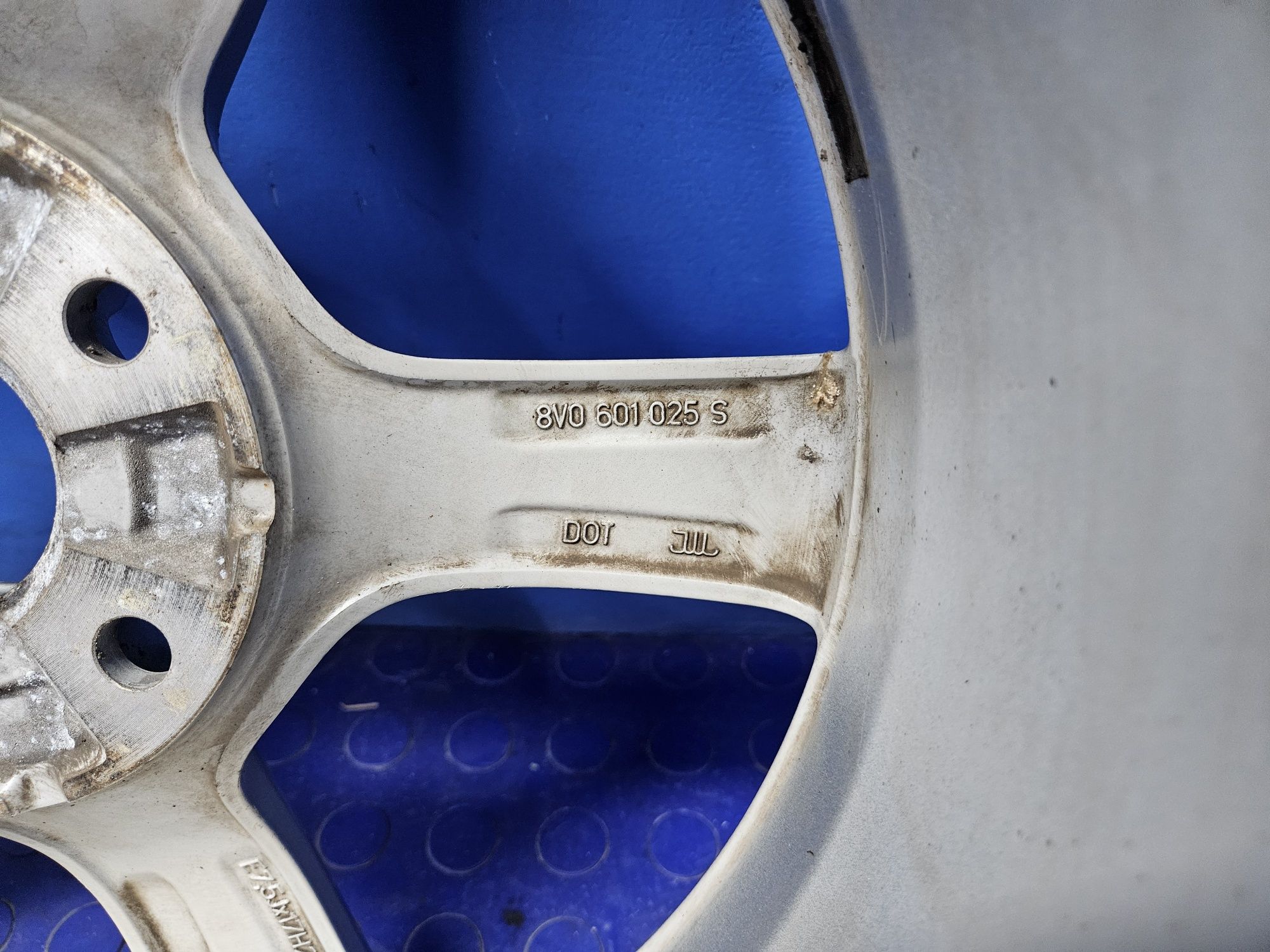 FELGI aluminiowe 17" AUDI A3 8V 5x112 komplet 7.5" ET43 oryginał