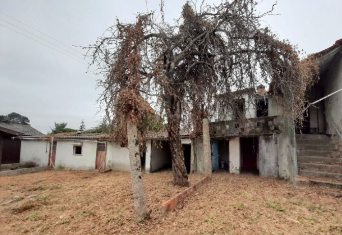 Moradia para recuperar e terreno com 2200 m2
