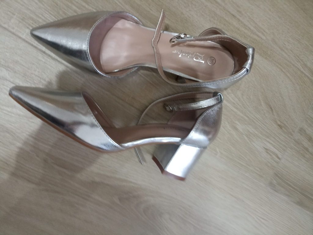 Sapatos senhora prateados