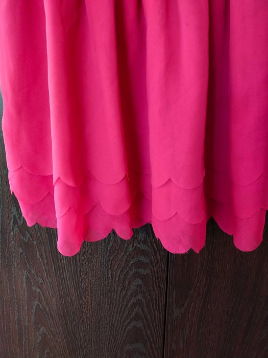Śliczna, elegancka sukienka dla dziewczynki r.140
