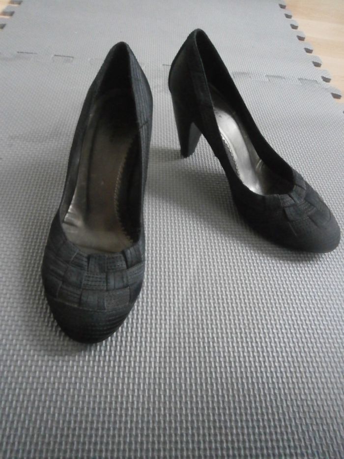 Czarne szpilki botki buty na obcasie 7 cm Bullboxer 39 40 nowe fleki