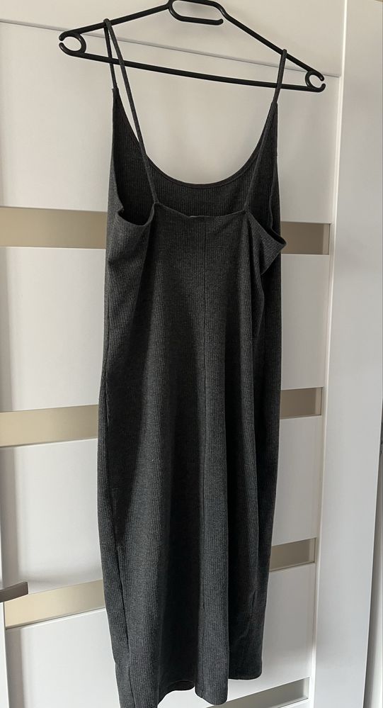 Dluga obcisla sukienka h&m basic 38